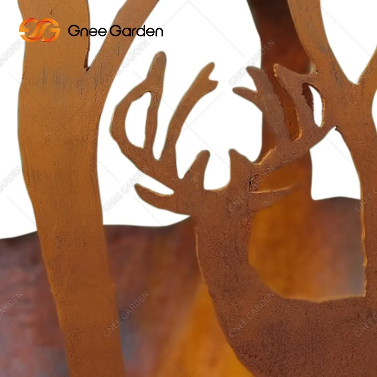 Corten Fire Sphere para jardines con temática del bosque