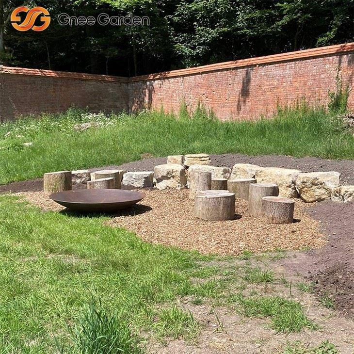 Corten Minimalista Fire Pit estilo moderno