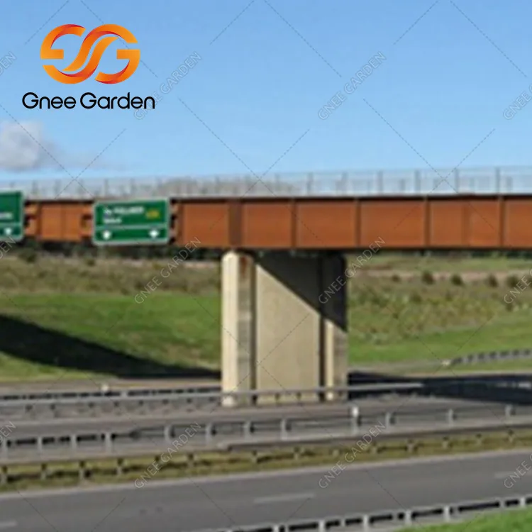 Construcción de puente peatonal de acero corten