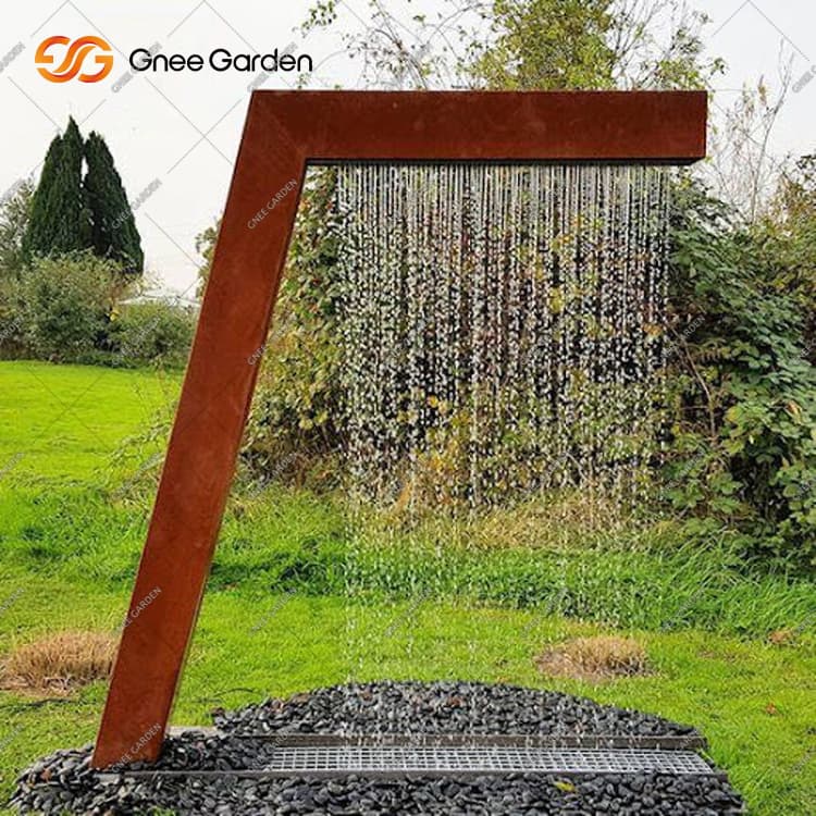 Característica de agua corten con diseño de cascada