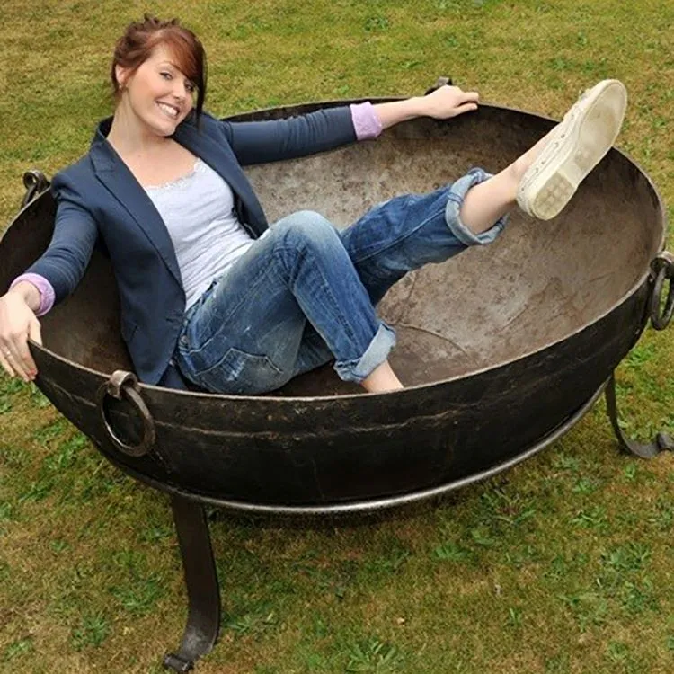 Pozo de fuego de metal rústico